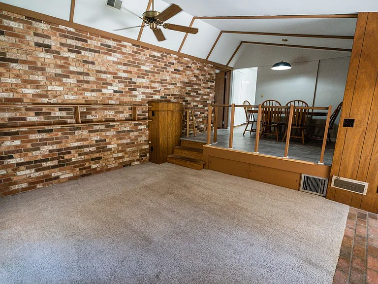 2103 Evergreen Dr — Photo 16
