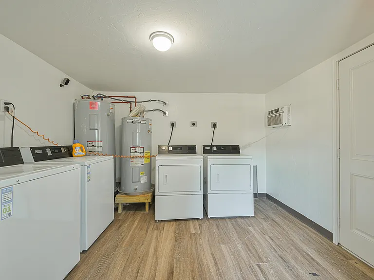225 NW 24th St #D — Photo 5