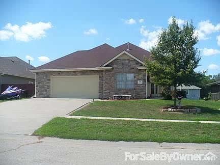 3rd image of 605 Redwood Dr