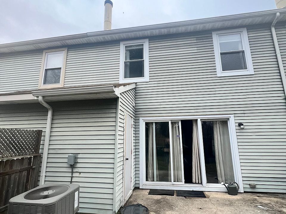 1st image of 104 Roberts Ln