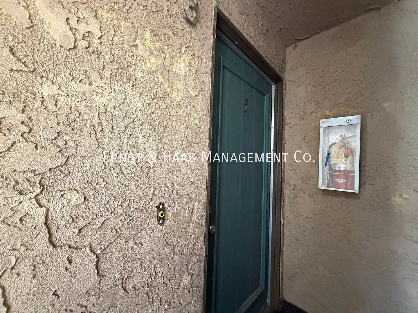 Spacious 2-Bedroom, 2-Bathroom Apartment with Garage and Added Storage! — Photo 3