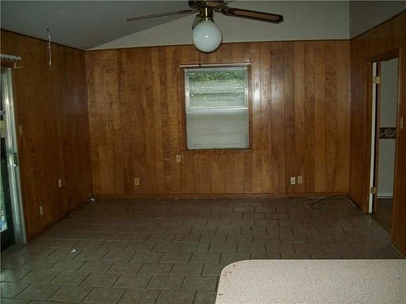 5th image of 4829 Wooddale Ave