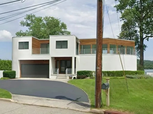 28 Glen Ct, Pompton Lakes Boro, NJ 07442