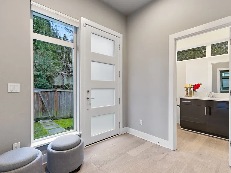 11214 NE 68th St — Photo 32