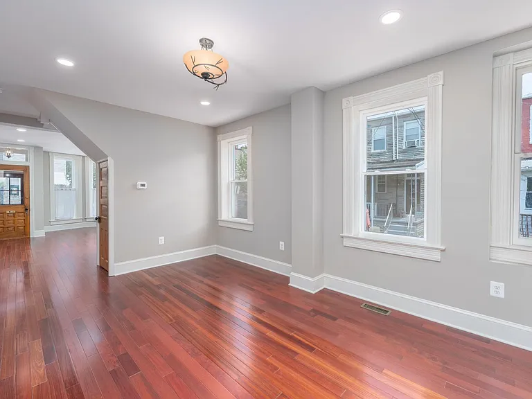 801 W 35th St — Photo 5