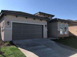 561 Bo Tree Ln, Madera, CA 93637