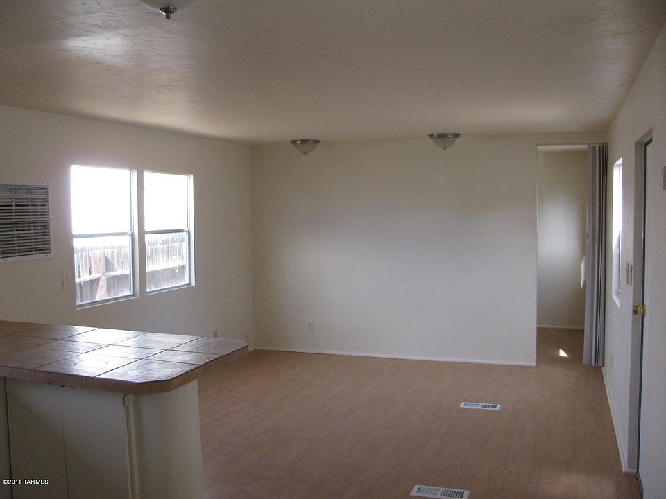 2nd image of 1716 W Hegel Ln APT 4