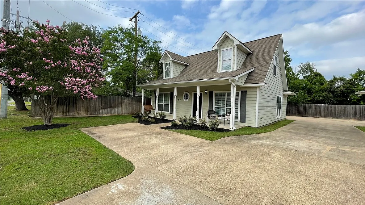 4 bed, 1554 sqft, $2,150 — Photo 3