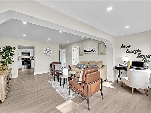 3rd image of 121 NW 53rd Street