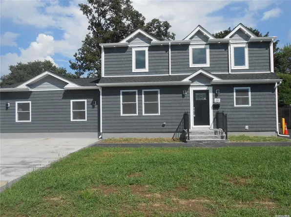 239 W 14th Street, Deer Park, NY 11729