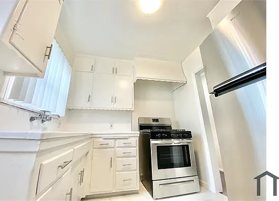 12347 Riverside Dr — Photo 2