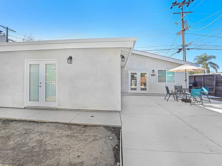 5554 Capistrano Ave — Photo 15