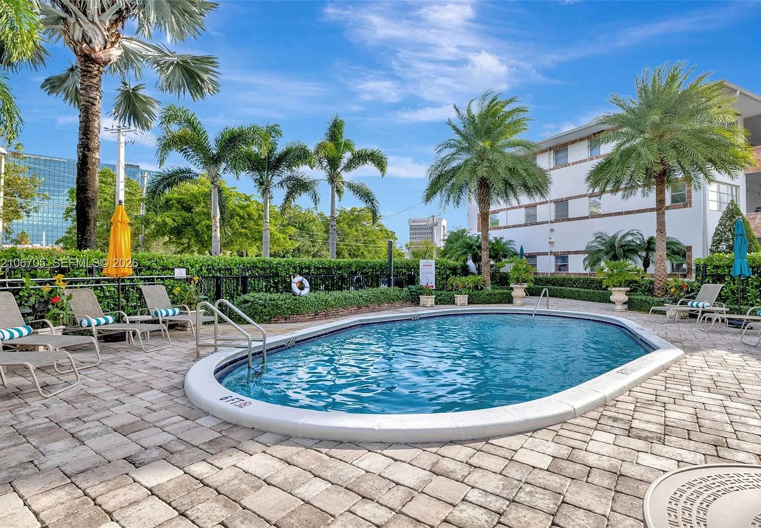 2 bed, 2.0 bath, 1500 sqft, $2,400 — Photo 4