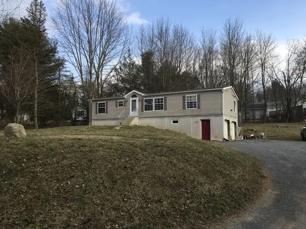 439 Pine Hollow Dr, Lehighton, PA 18235