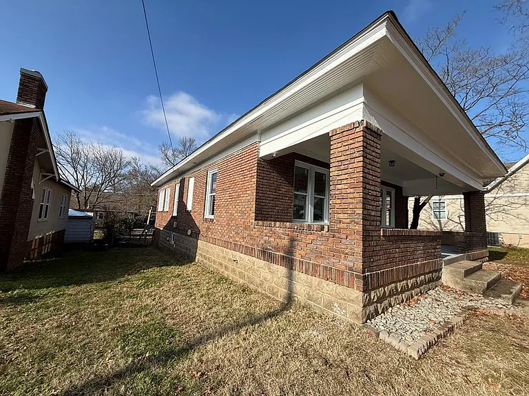 1523 Canton St — Photo 14