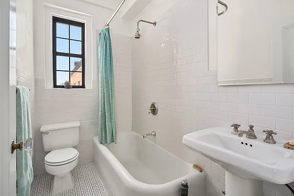 Sold by Compass | media 19