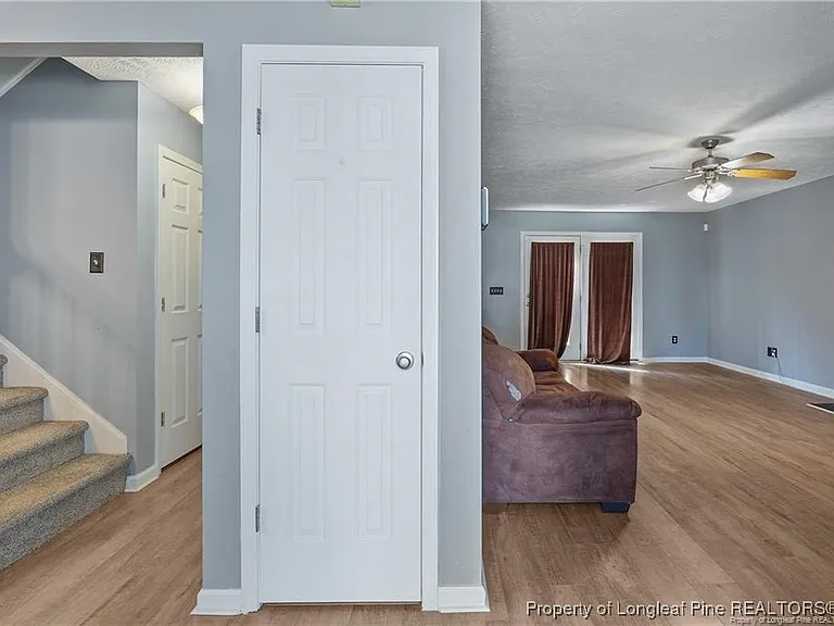 717 Lenoir Dr — Photo 3