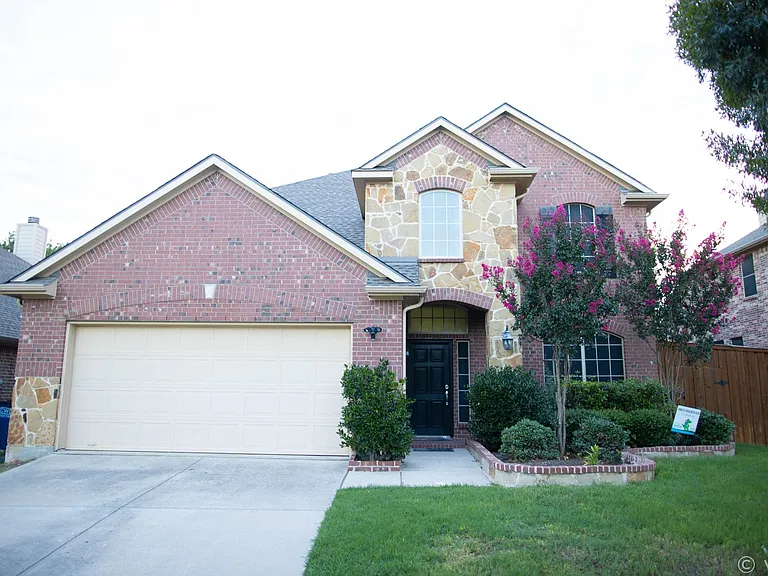 907 Appalachian Dr — Photo 3