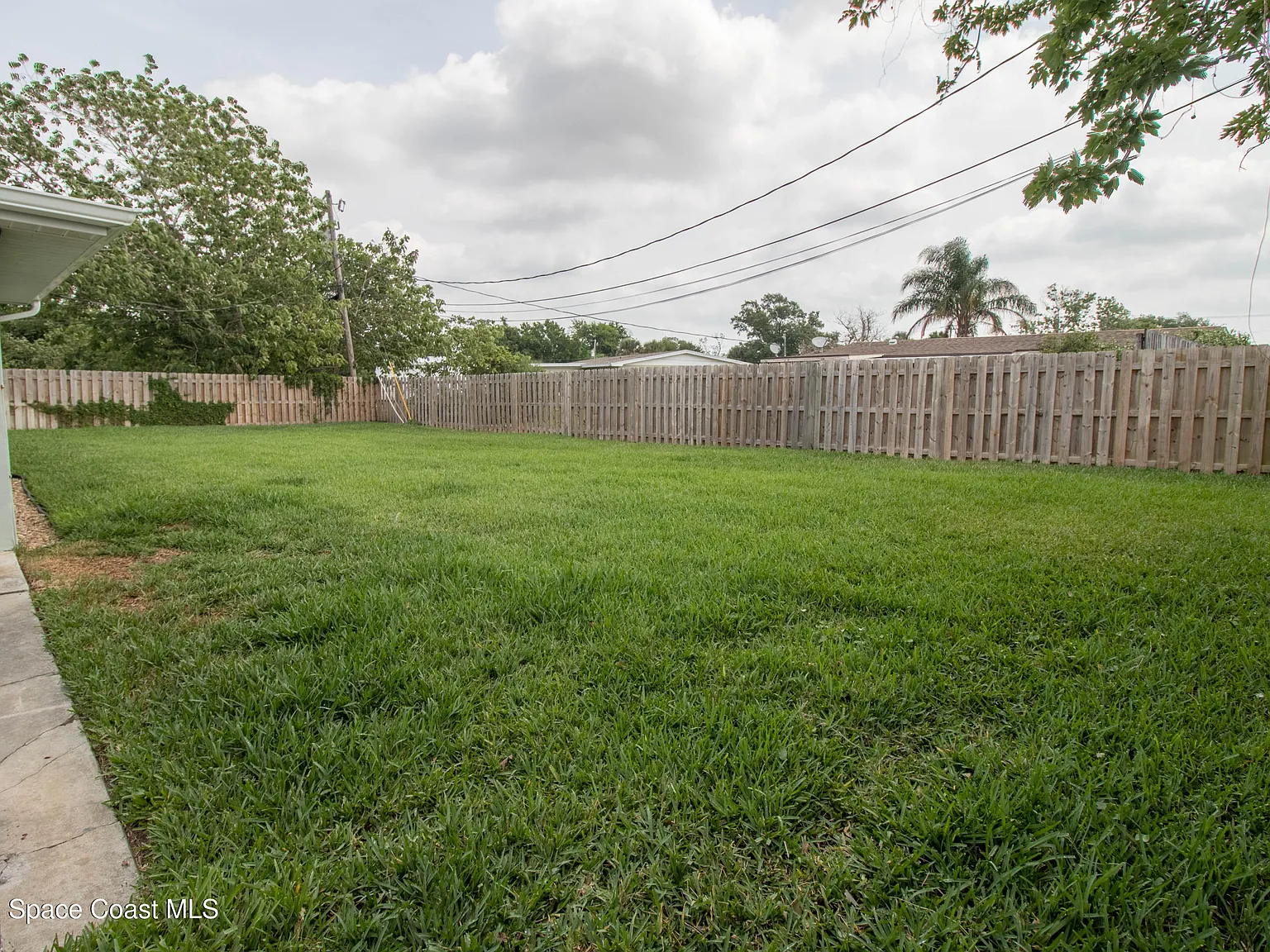 3 bed, 2.0 bath, 1550 sqft, $2,300 — Photo 3