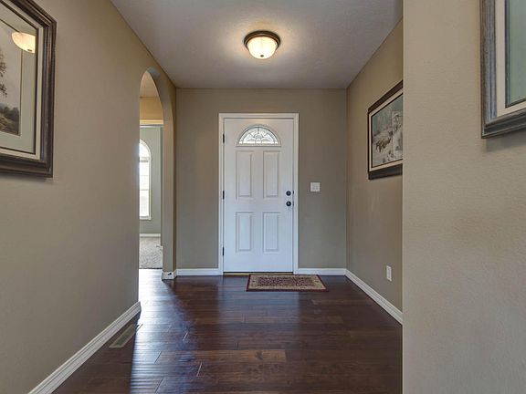 4th image of 343 S Woods Way