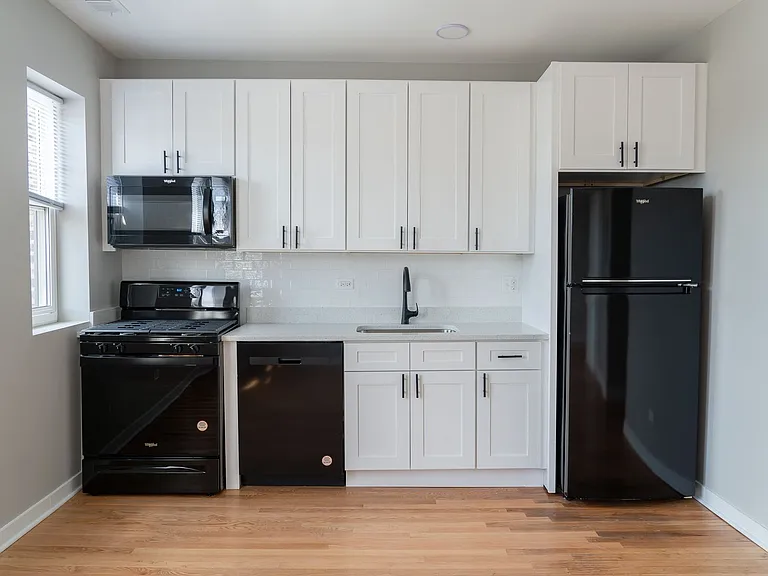 3051 W Leland Ave — Photo 4