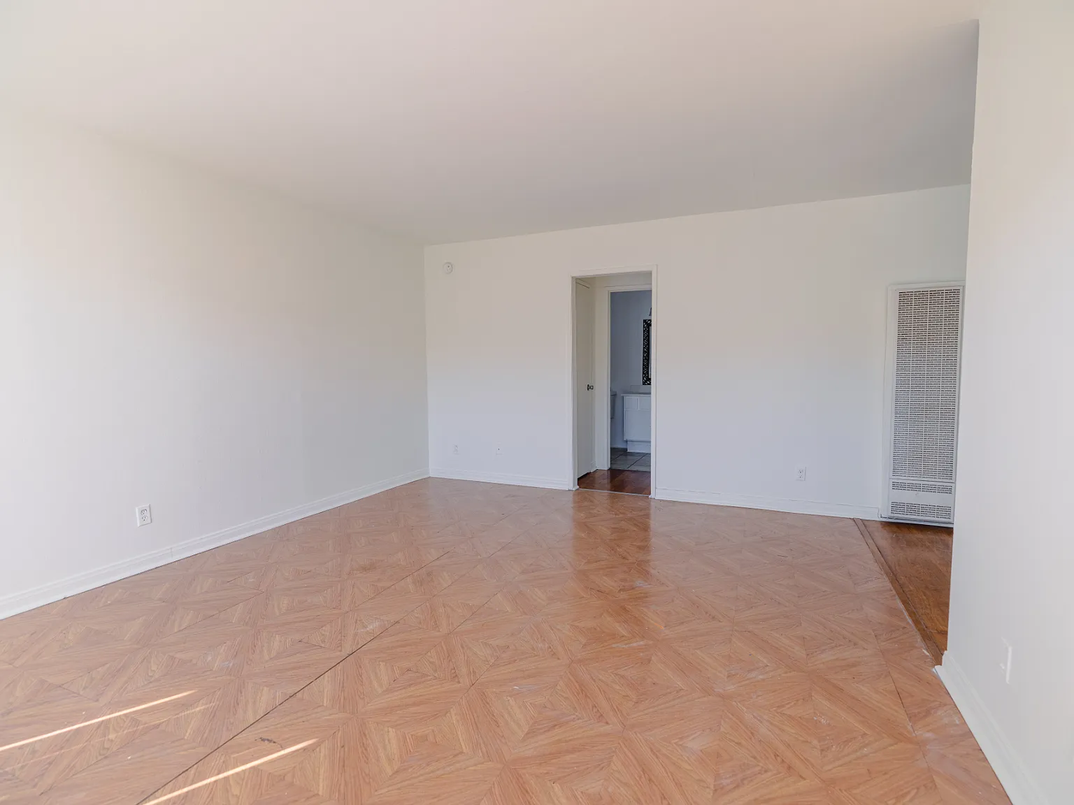 1 bed, 700 sqft, $1,800 — Photo 4