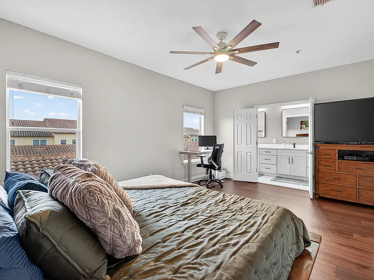 1121 Charming St — Photo 23