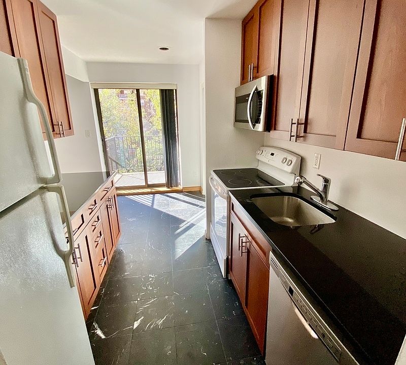 1st image of 370 W 30th St Penthouse Aa