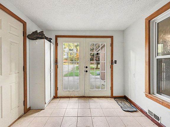 4th image of 8741 Ann Arbor Rd