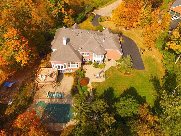 2nd image of 4940 Taft Pl