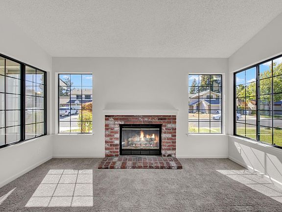 5th image of 479 Lupine Cir