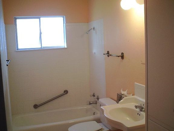 4th image of 305 Northwood Dr