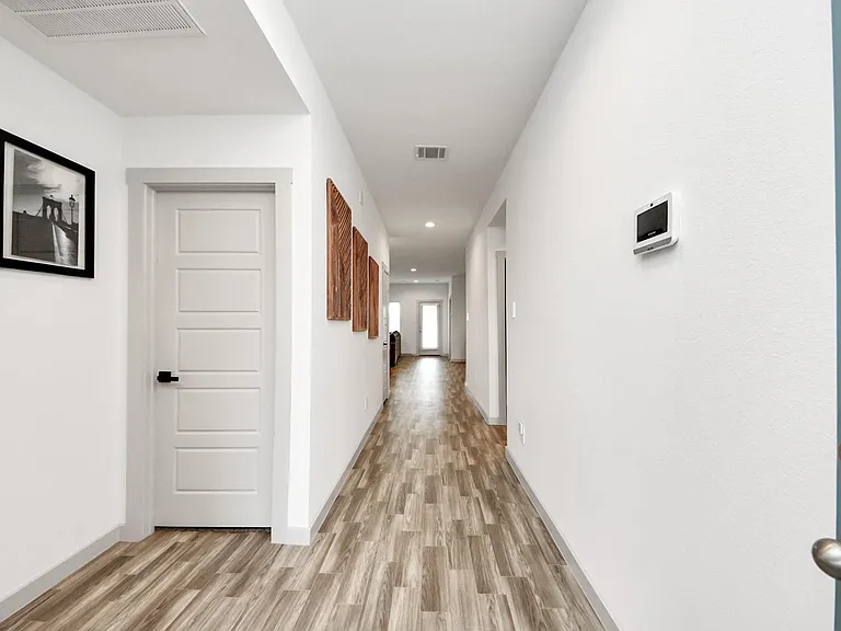 202 Serena Park Ln — Photo 2
