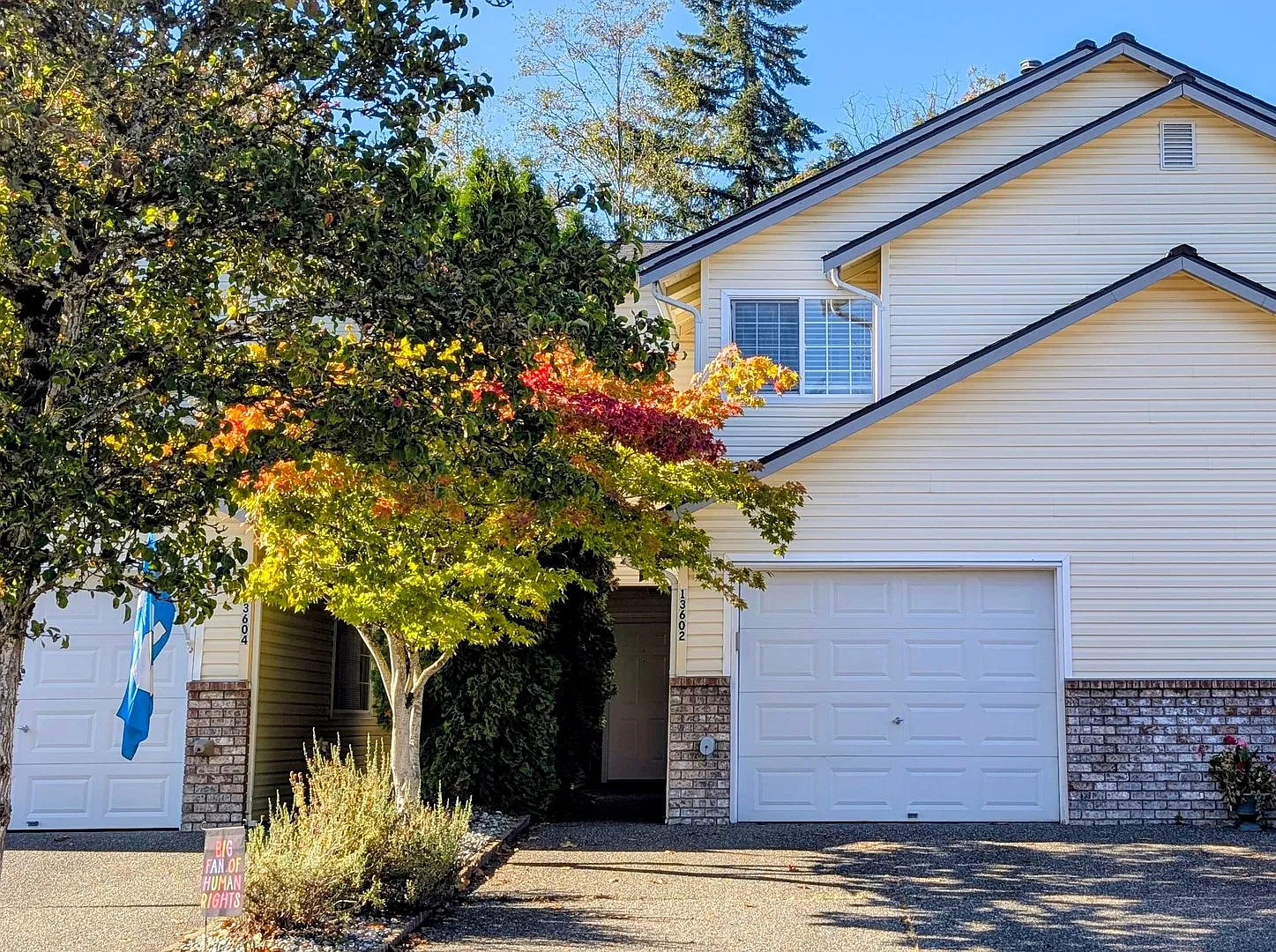 Silver Firs Spacious Townhome with Garage and Greenbelt views — Photo 1