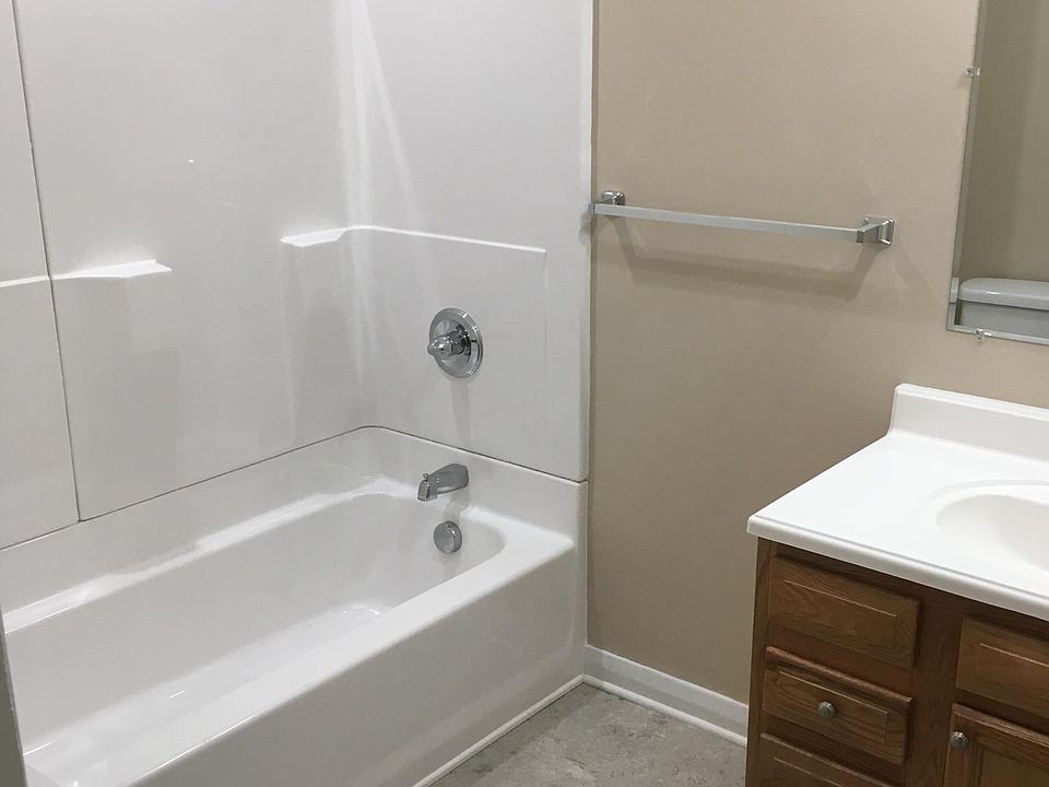 1st image of 108 Lewis Ave APT 2