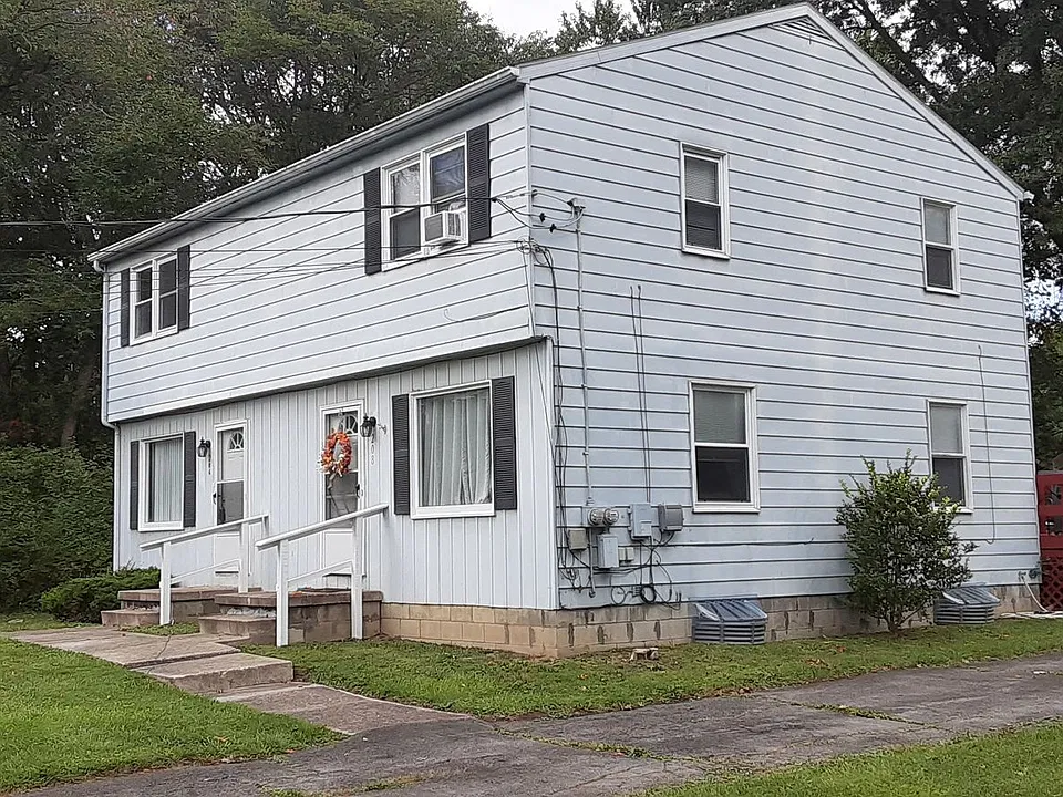 204 Roberts St