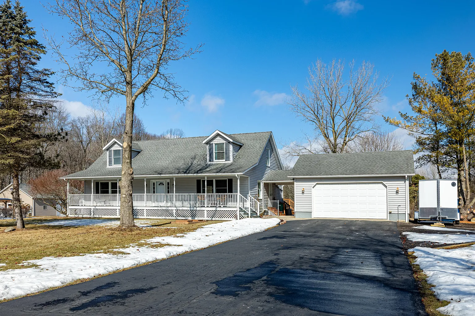 9285 Willow Rd photo 1