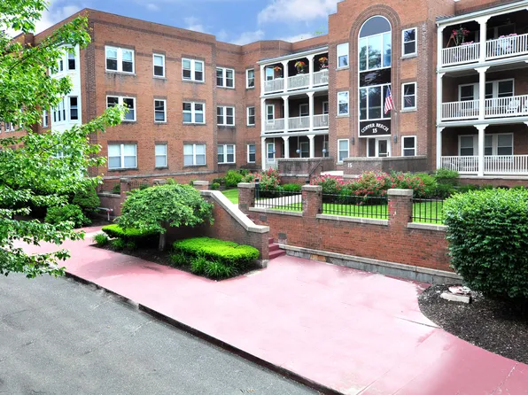 15 Highland Street APT 106, West Hartford, CT 06119