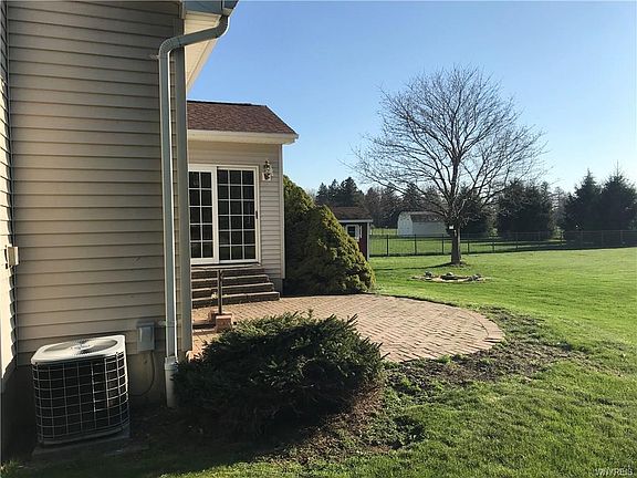 3rd image of 8342 Evelyn Dr