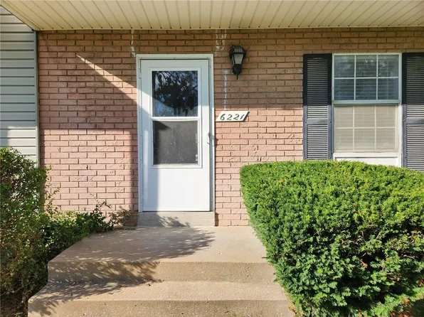 6221 E 127th St, Grandview, MO 64030