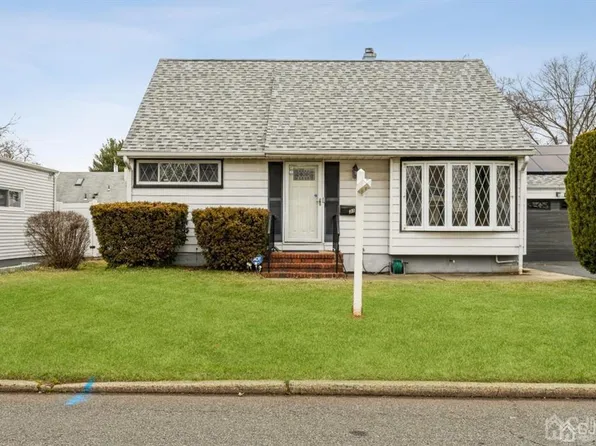 31 W George Pl, Iselin, NJ 08830