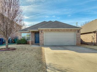 9220 NW 70th St, Yukon, OK 73099