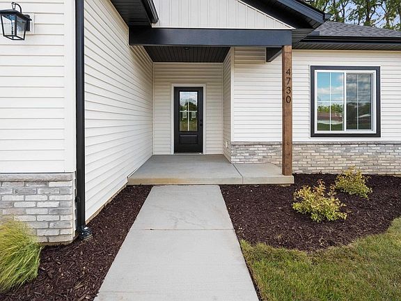 3rd image of 4730 Willow Cir