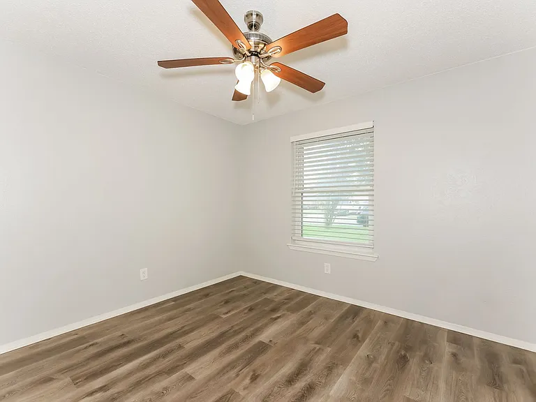 738 Lisa Ln — Photo 12