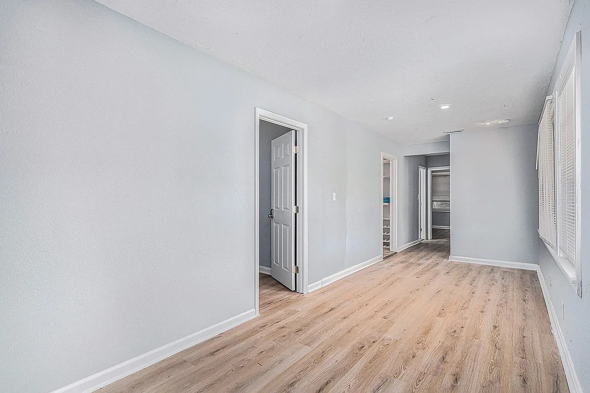 Building Photo - Alva Dr