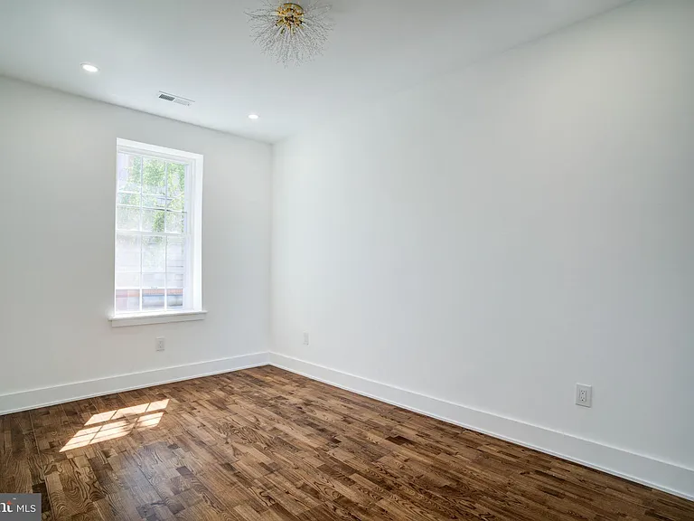 3038 Salmon St — Photo 16