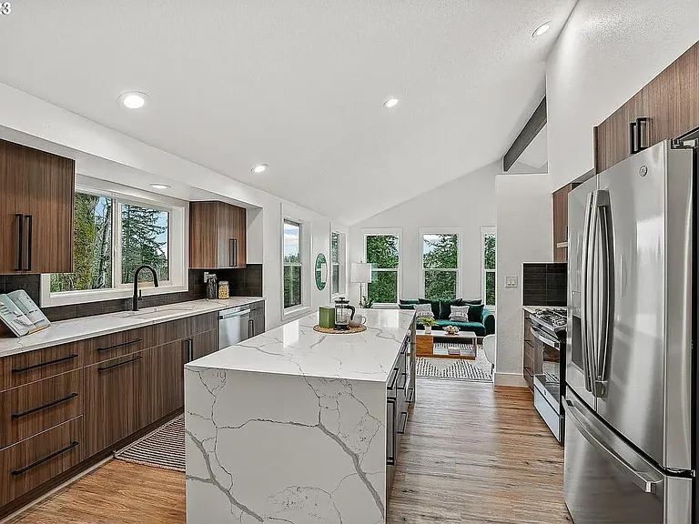 13991 Majestic Ct — Photo 8