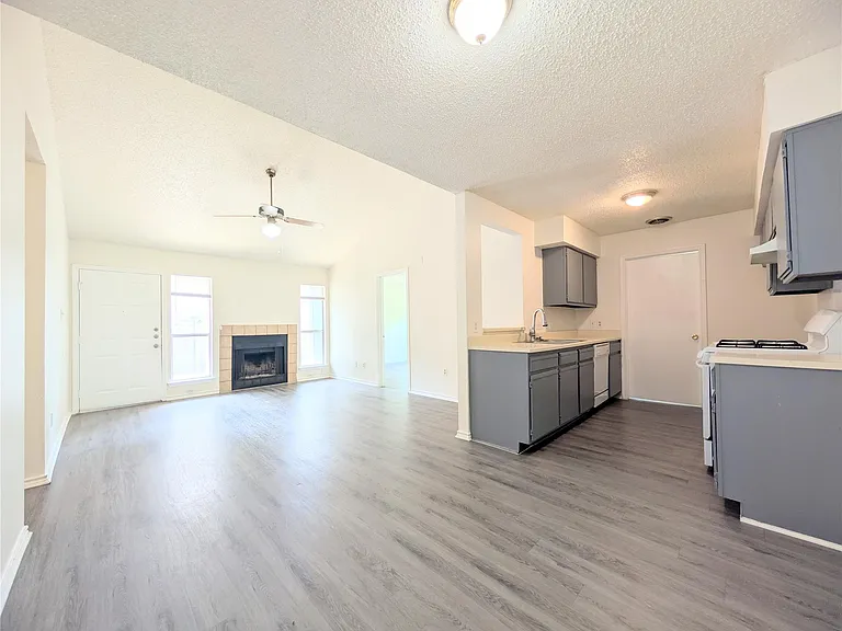 2036 Redwing Way — Photo 9