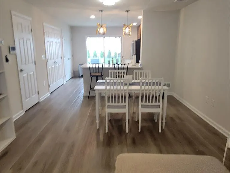 326 E Frankford St — Photo 9