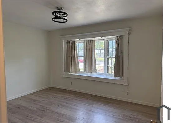 3002 W Borchard Ave — Photo 2